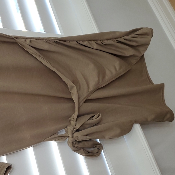 Short sleeve taupe casual dress with rushing waist tie - Picture 3 of 4